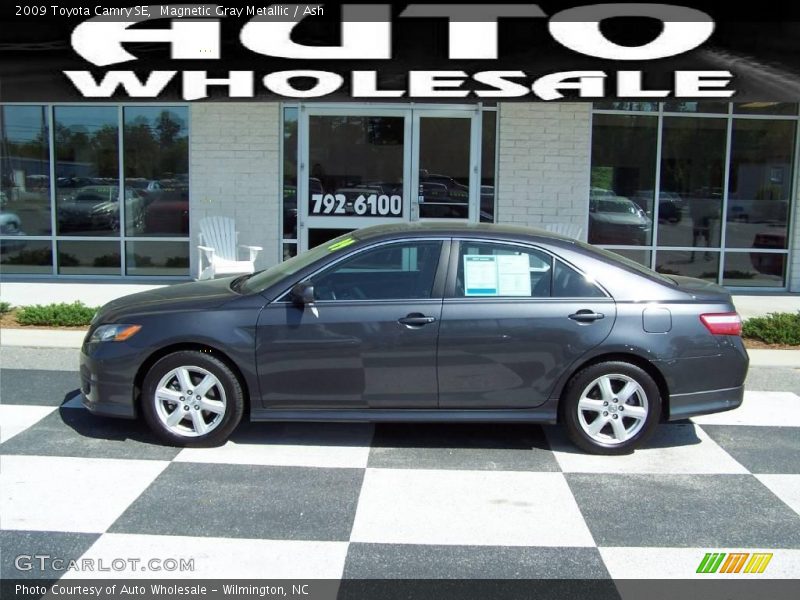 Magnetic Gray Metallic / Ash 2009 Toyota Camry SE