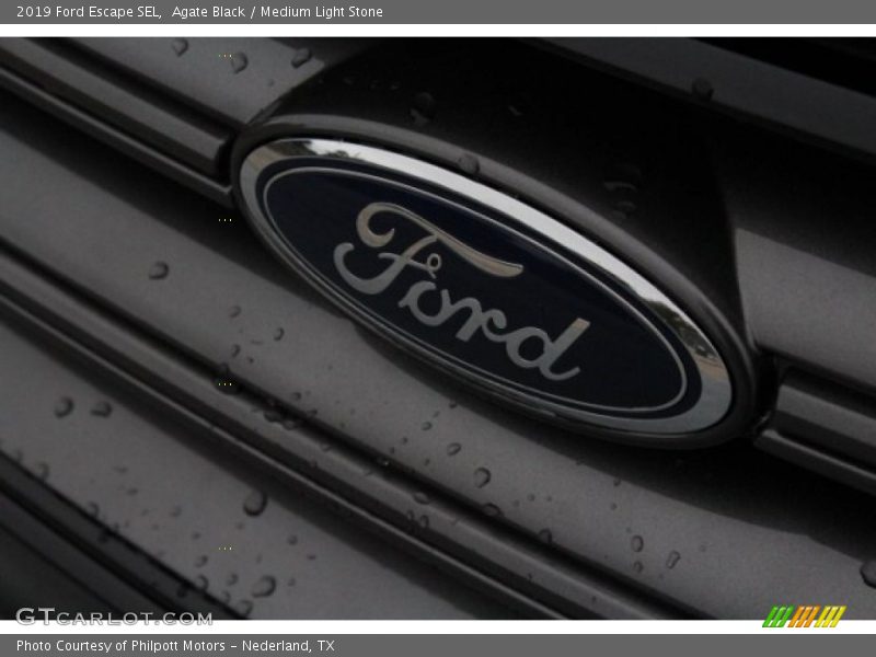 Agate Black / Medium Light Stone 2019 Ford Escape SEL