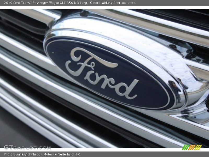 Oxford White / Charcoal black 2019 Ford Transit Passenger Wagon XLT 350 MR Long