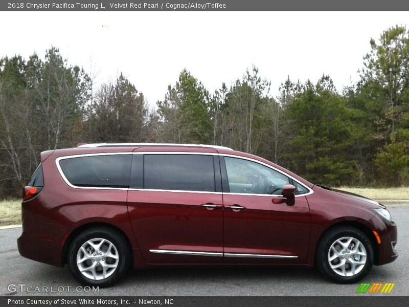 Velvet Red Pearl / Cognac/Alloy/Toffee 2018 Chrysler Pacifica Touring L