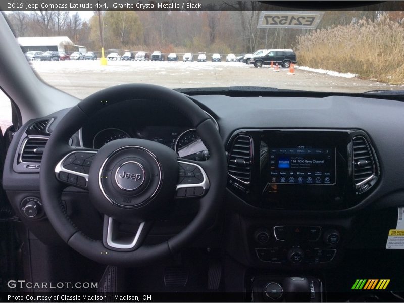 Granite Crystal Metallic / Black 2019 Jeep Compass Latitude 4x4