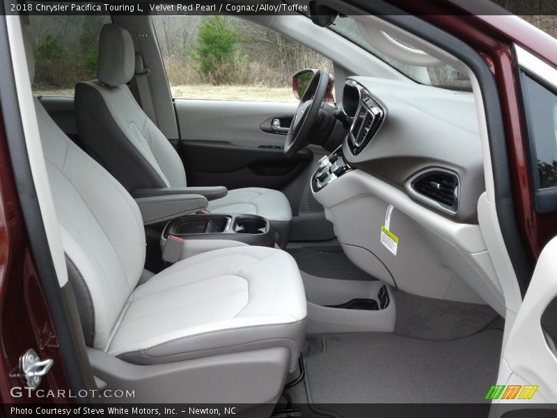 Velvet Red Pearl / Cognac/Alloy/Toffee 2018 Chrysler Pacifica Touring L