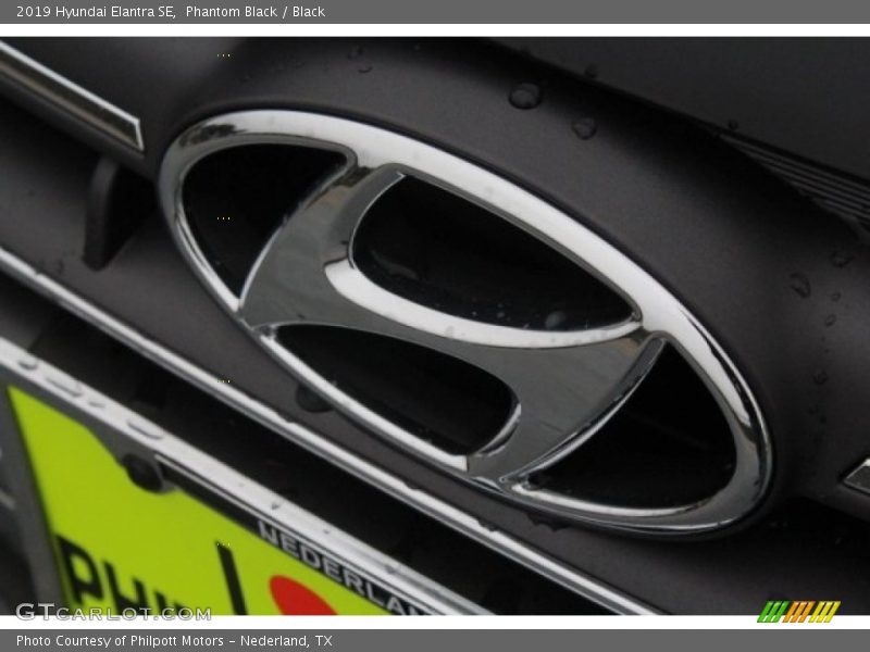 Phantom Black / Black 2019 Hyundai Elantra SE