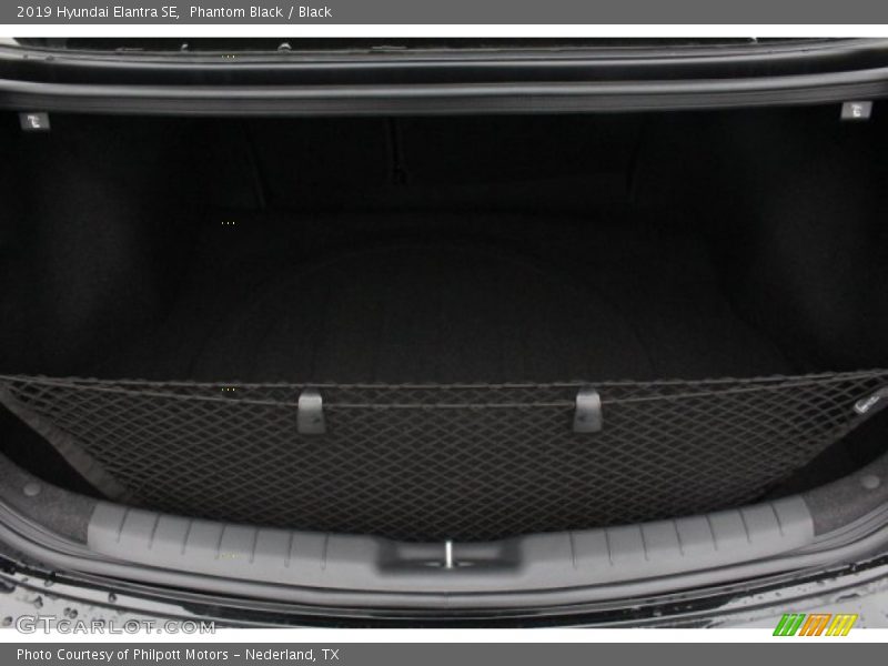 Phantom Black / Black 2019 Hyundai Elantra SE