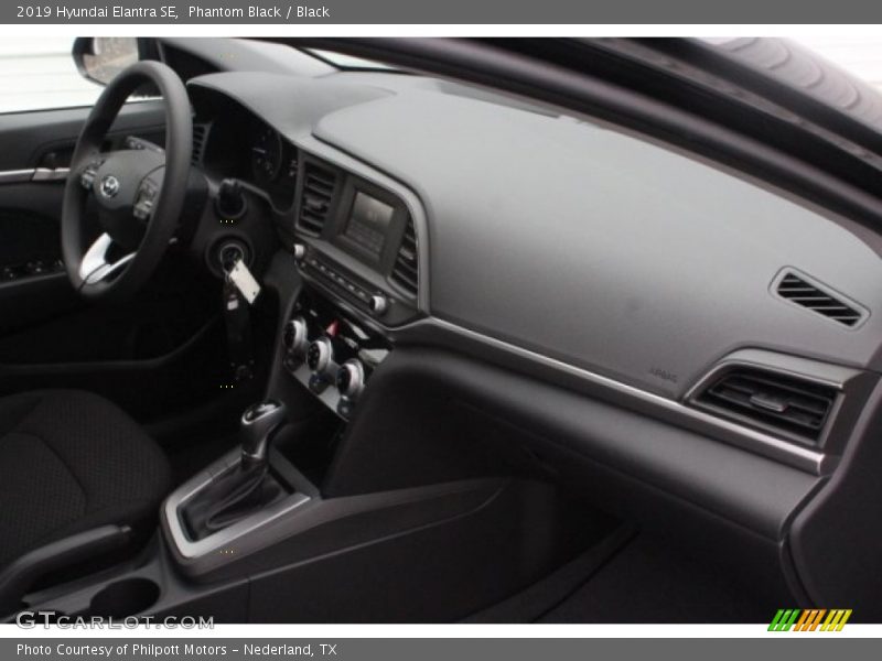 Phantom Black / Black 2019 Hyundai Elantra SE