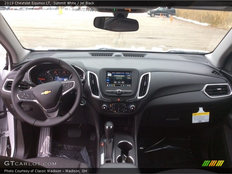 Summit White / Jet Black 2019 Chevrolet Equinox LT