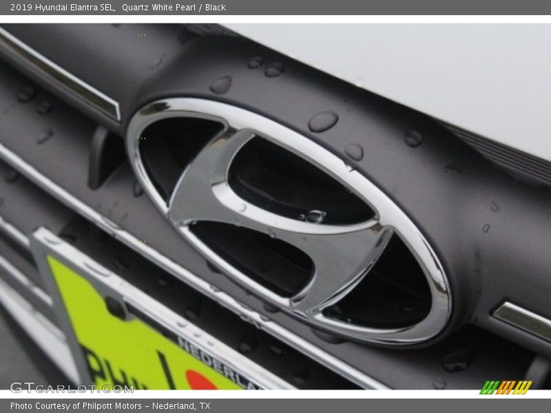Quartz White Pearl / Black 2019 Hyundai Elantra SEL