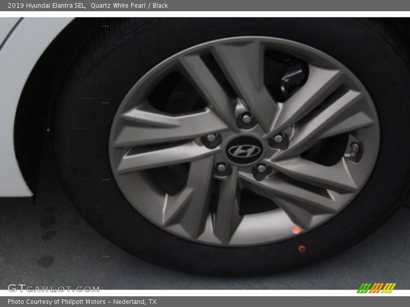 Quartz White Pearl / Black 2019 Hyundai Elantra SEL