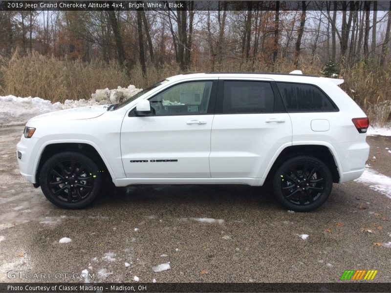 Bright White / Black 2019 Jeep Grand Cherokee Altitude 4x4