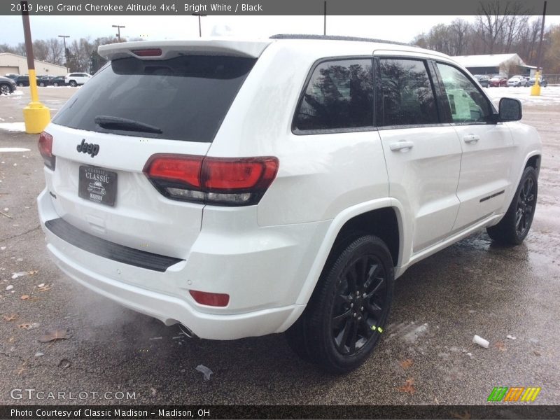 Bright White / Black 2019 Jeep Grand Cherokee Altitude 4x4