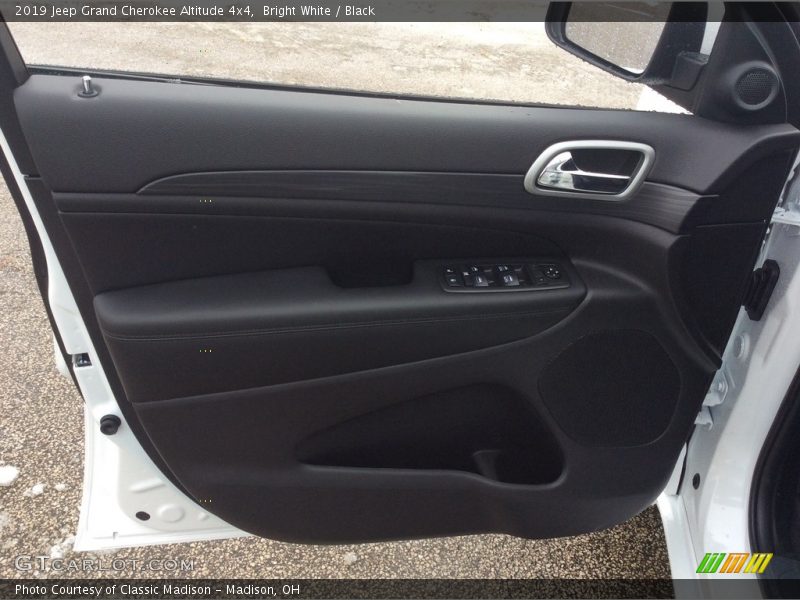 Bright White / Black 2019 Jeep Grand Cherokee Altitude 4x4