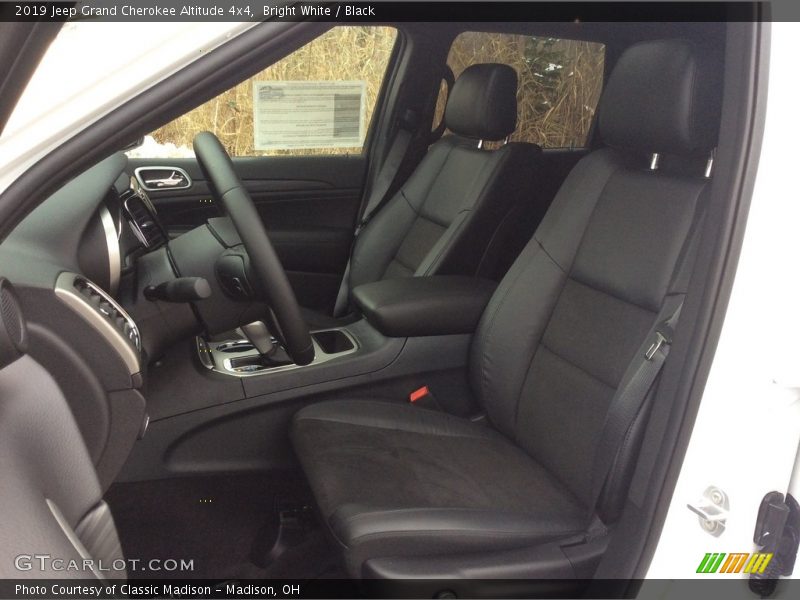 Bright White / Black 2019 Jeep Grand Cherokee Altitude 4x4
