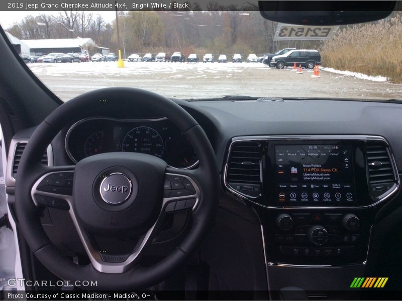 Bright White / Black 2019 Jeep Grand Cherokee Altitude 4x4