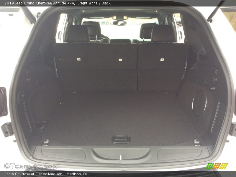 Bright White / Black 2019 Jeep Grand Cherokee Altitude 4x4