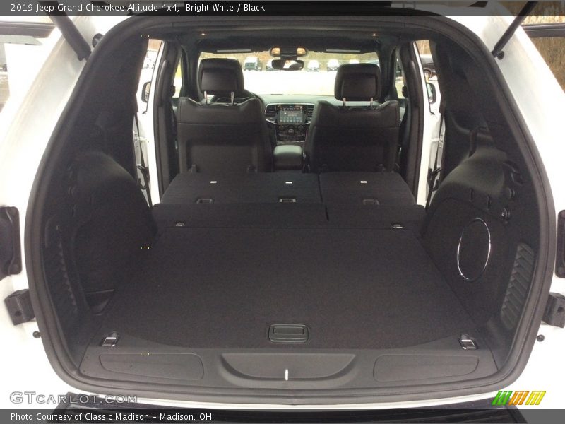 Bright White / Black 2019 Jeep Grand Cherokee Altitude 4x4