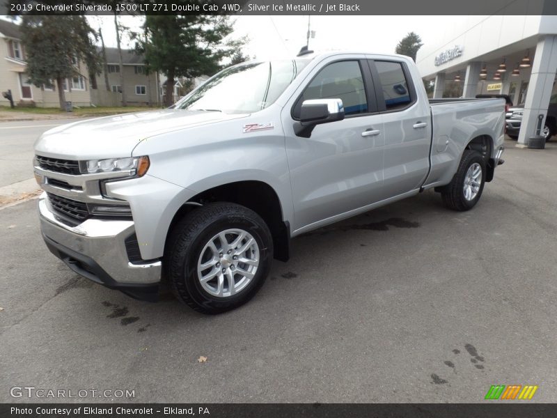 Front 3/4 View of 2019 Silverado 1500 LT Z71 Double Cab 4WD