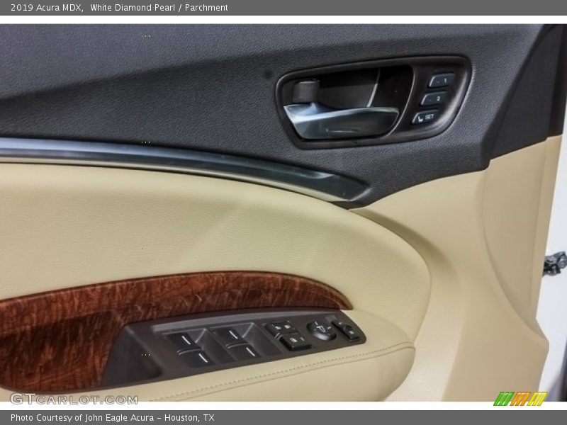 White Diamond Pearl / Parchment 2019 Acura MDX