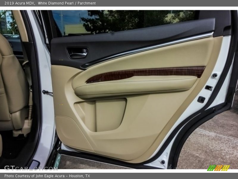 White Diamond Pearl / Parchment 2019 Acura MDX