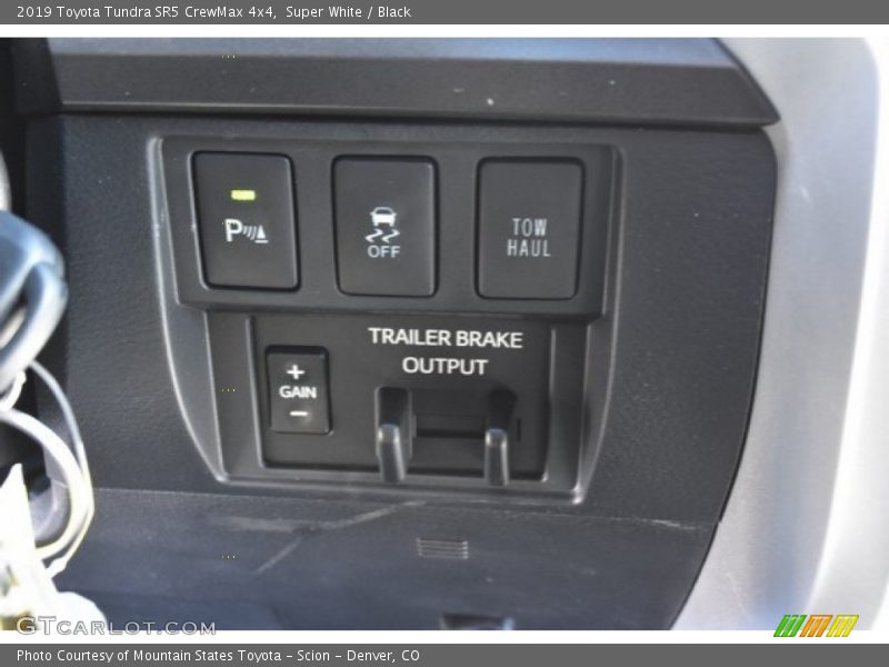 Super White / Black 2019 Toyota Tundra SR5 CrewMax 4x4
