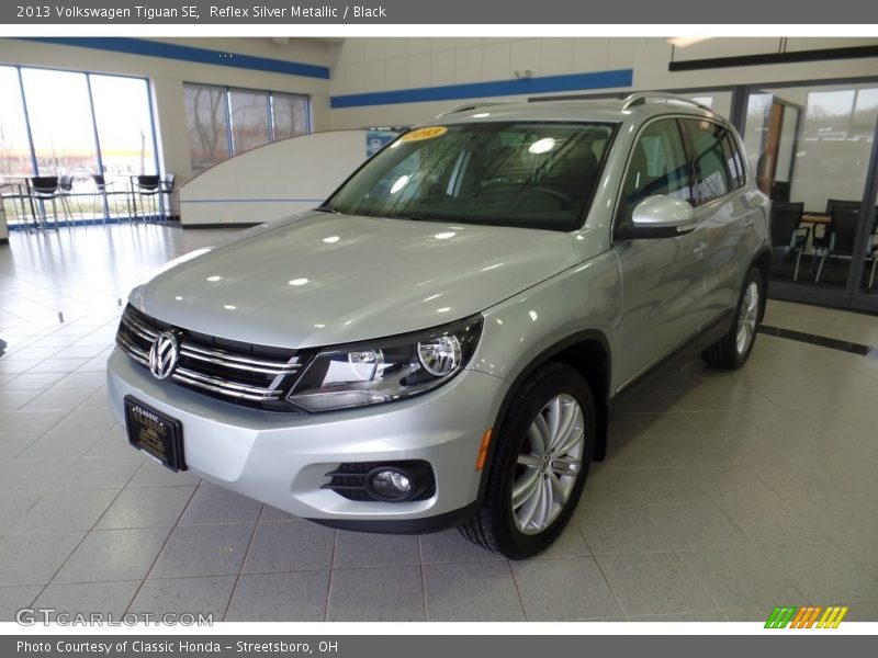 Reflex Silver Metallic / Black 2013 Volkswagen Tiguan SE