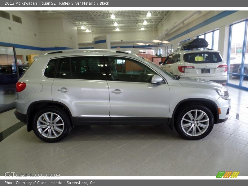 Reflex Silver Metallic / Black 2013 Volkswagen Tiguan SE