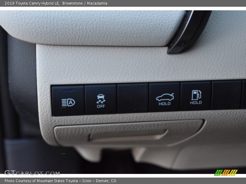 Brownstone / Macadamia 2019 Toyota Camry Hybrid LE