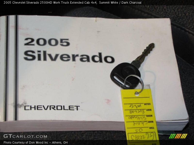 Summit White / Dark Charcoal 2005 Chevrolet Silverado 2500HD Work Truck Extended Cab 4x4