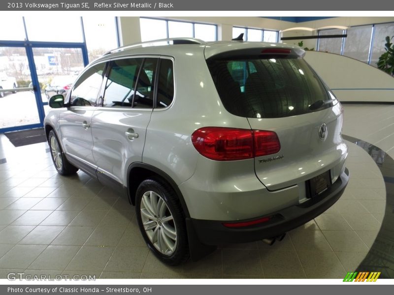 Reflex Silver Metallic / Black 2013 Volkswagen Tiguan SE