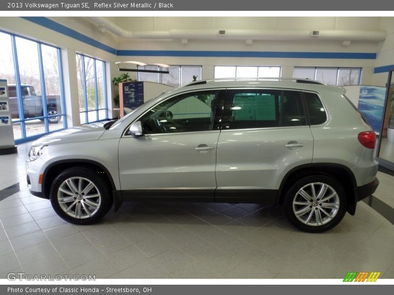 Reflex Silver Metallic / Black 2013 Volkswagen Tiguan SE