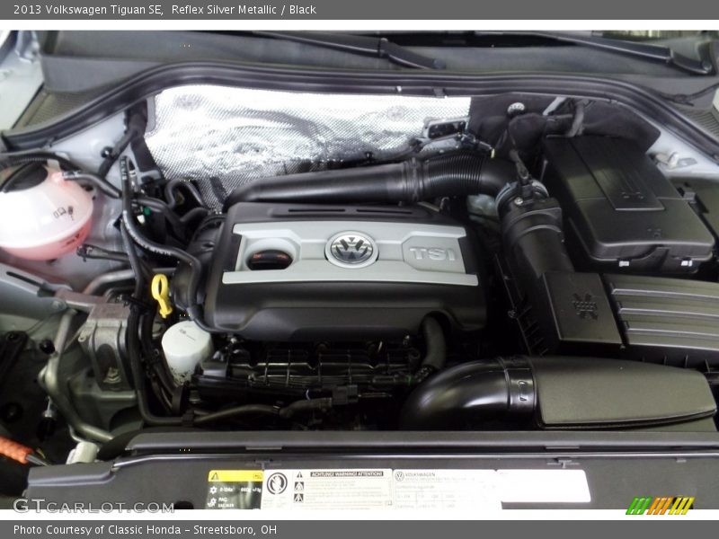 Reflex Silver Metallic / Black 2013 Volkswagen Tiguan SE