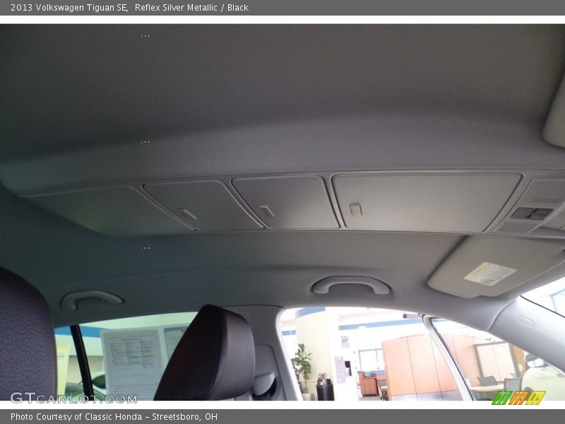 Reflex Silver Metallic / Black 2013 Volkswagen Tiguan SE