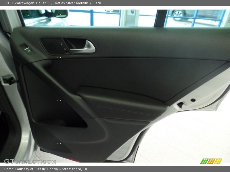 Reflex Silver Metallic / Black 2013 Volkswagen Tiguan SE