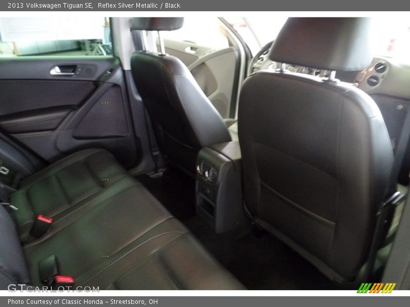 Reflex Silver Metallic / Black 2013 Volkswagen Tiguan SE