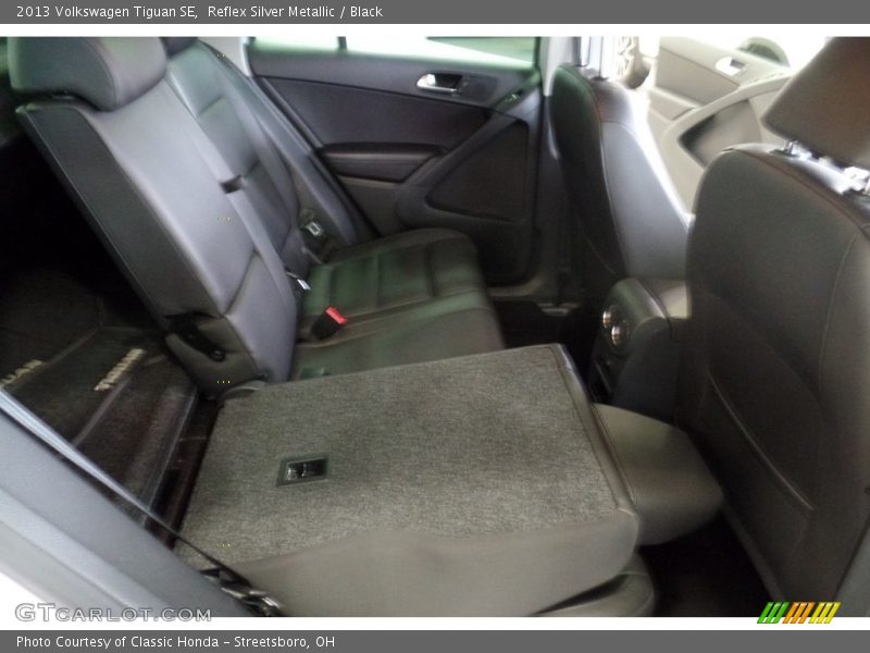 Reflex Silver Metallic / Black 2013 Volkswagen Tiguan SE