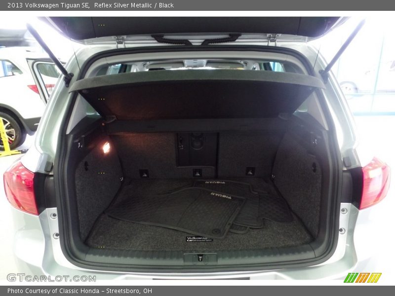 Reflex Silver Metallic / Black 2013 Volkswagen Tiguan SE