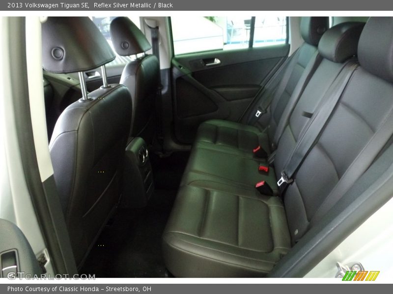 Reflex Silver Metallic / Black 2013 Volkswagen Tiguan SE