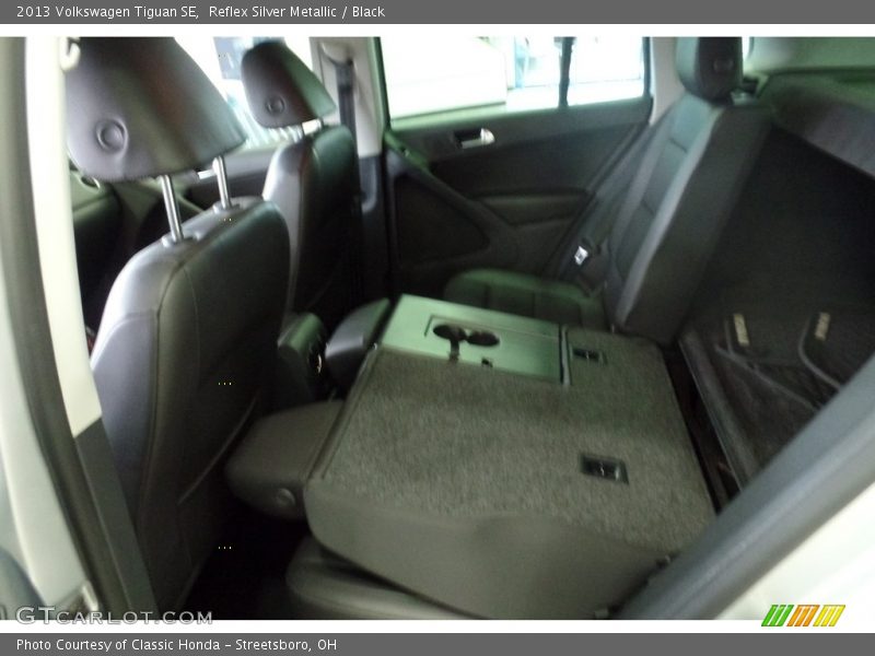 Reflex Silver Metallic / Black 2013 Volkswagen Tiguan SE