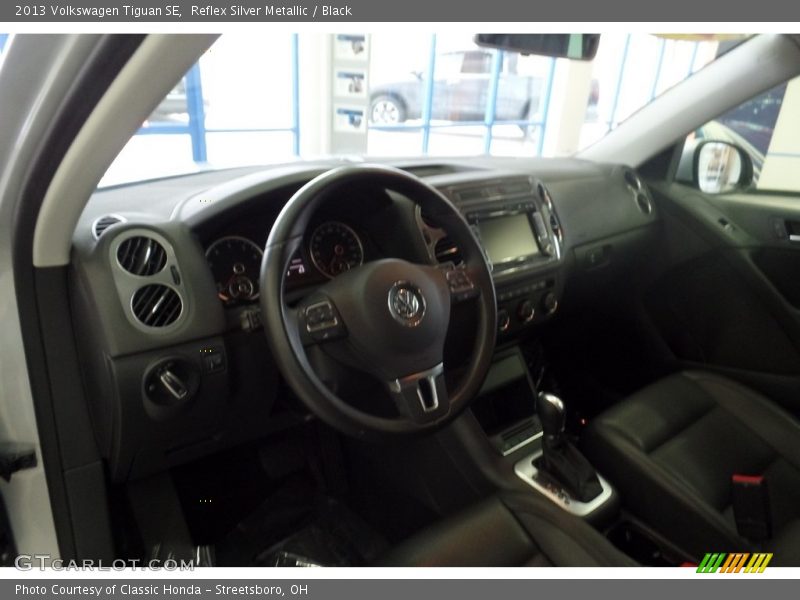 Reflex Silver Metallic / Black 2013 Volkswagen Tiguan SE