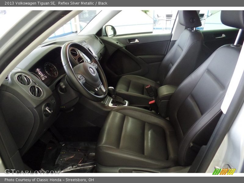 Reflex Silver Metallic / Black 2013 Volkswagen Tiguan SE