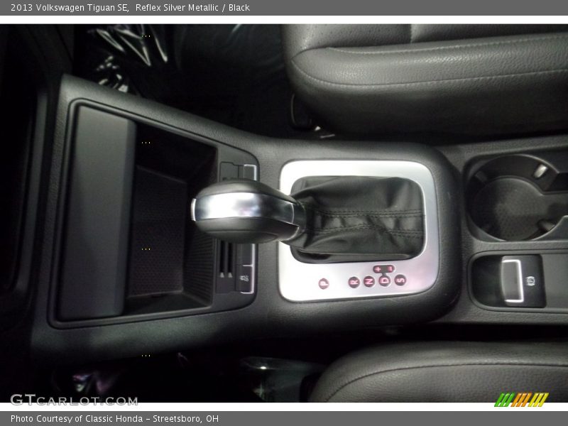 Reflex Silver Metallic / Black 2013 Volkswagen Tiguan SE