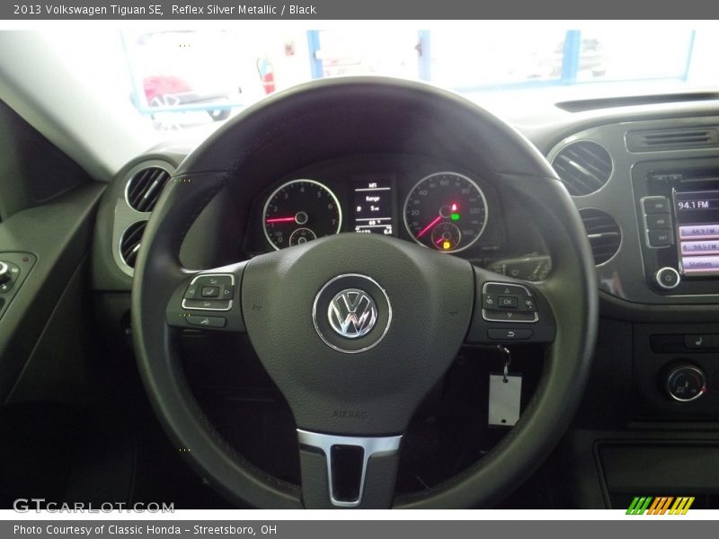Reflex Silver Metallic / Black 2013 Volkswagen Tiguan SE