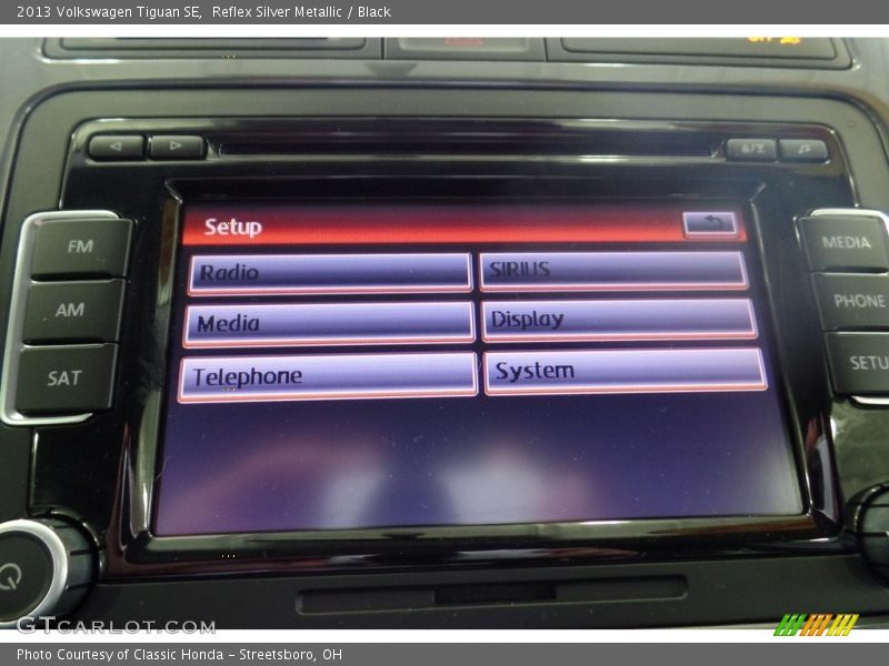 Reflex Silver Metallic / Black 2013 Volkswagen Tiguan SE