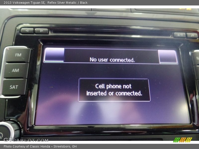 Reflex Silver Metallic / Black 2013 Volkswagen Tiguan SE