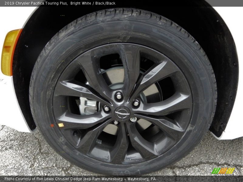 Bright White / Black/Black 2019 Chrysler Pacifica Touring Plus