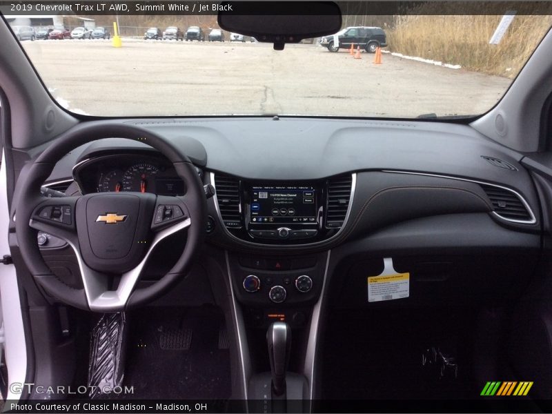 Summit White / Jet Black 2019 Chevrolet Trax LT AWD