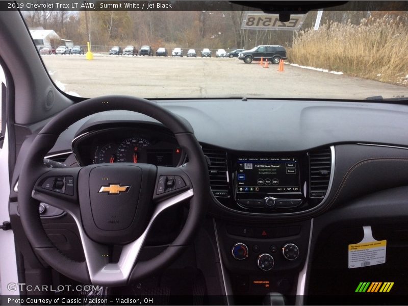 Summit White / Jet Black 2019 Chevrolet Trax LT AWD