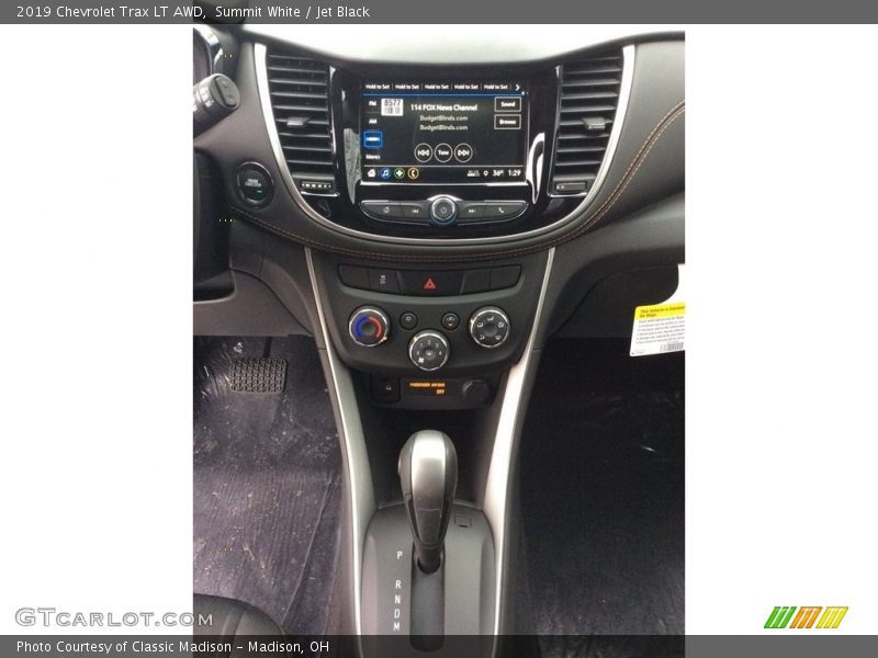 Summit White / Jet Black 2019 Chevrolet Trax LT AWD
