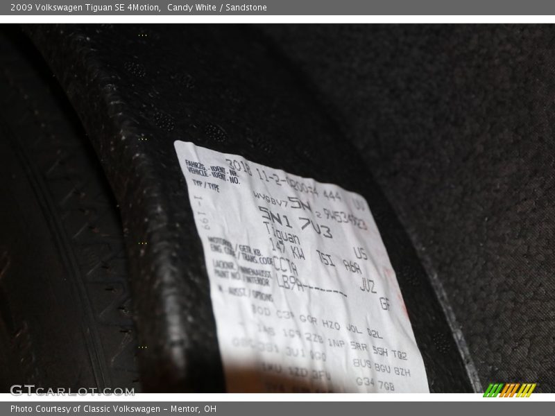 Candy White / Sandstone 2009 Volkswagen Tiguan SE 4Motion