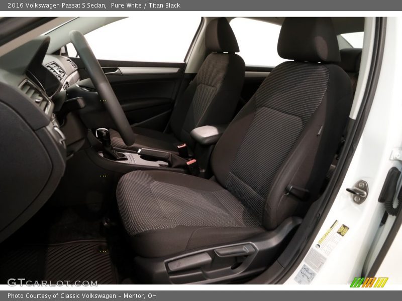 Pure White / Titan Black 2016 Volkswagen Passat S Sedan