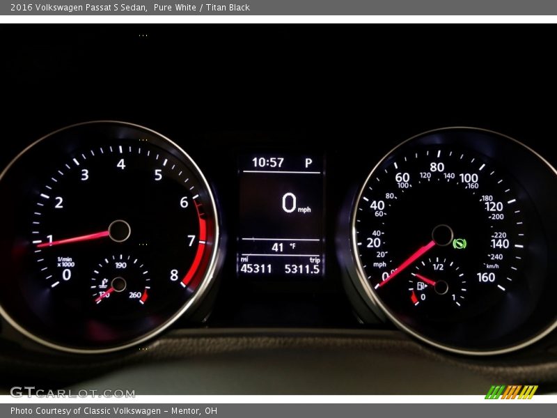 Pure White / Titan Black 2016 Volkswagen Passat S Sedan